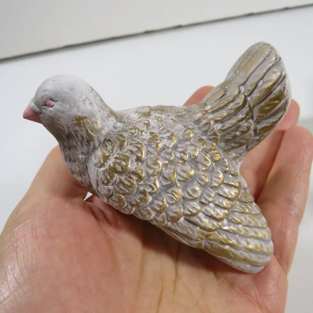 Ceramic (5) Birds with Clips in color Off White & Gold